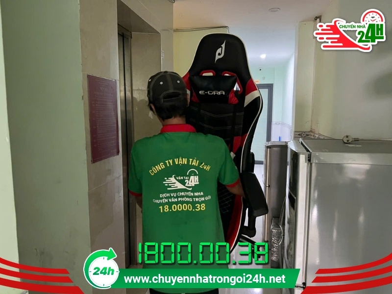 Đội ngũ nhân viên đông đảo, chuyên nghiệp, luôn tận tình hỗ trợ khách hàng