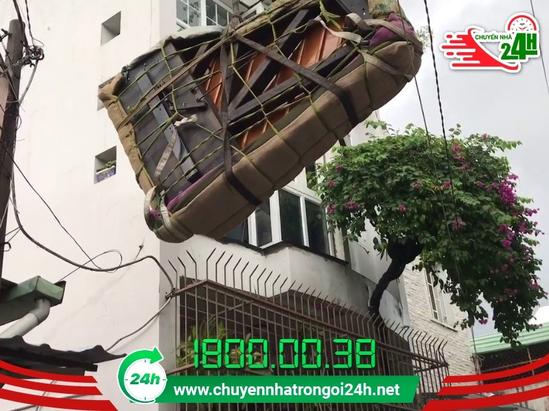 Vận chuyển đàn piano cần xe cẩu hỗ trợ.