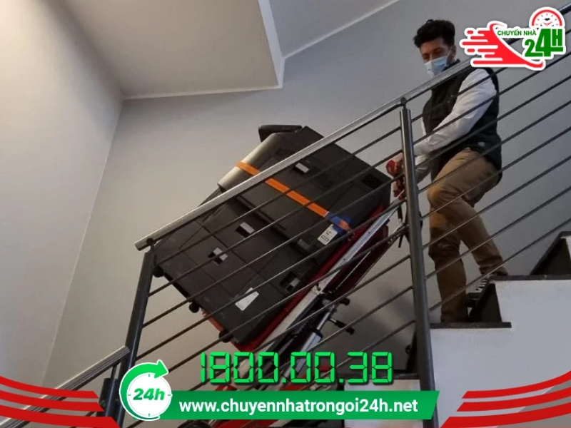 Một số lưu ý khi vận chuyển két sắt lên xuống cầu thang an toàn