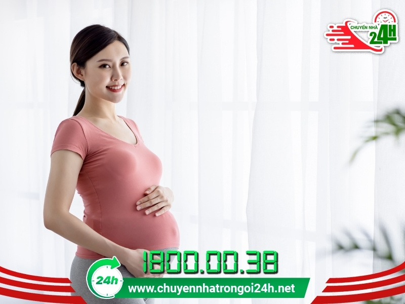 Bà bầu nên hoạt động vừa phải, không nên mang vác nặng