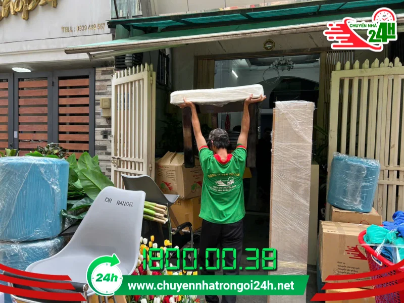 Chuyển Nhà 24H hỗ trợ khách hàng trong mọi công đoạn chuyển nhà.