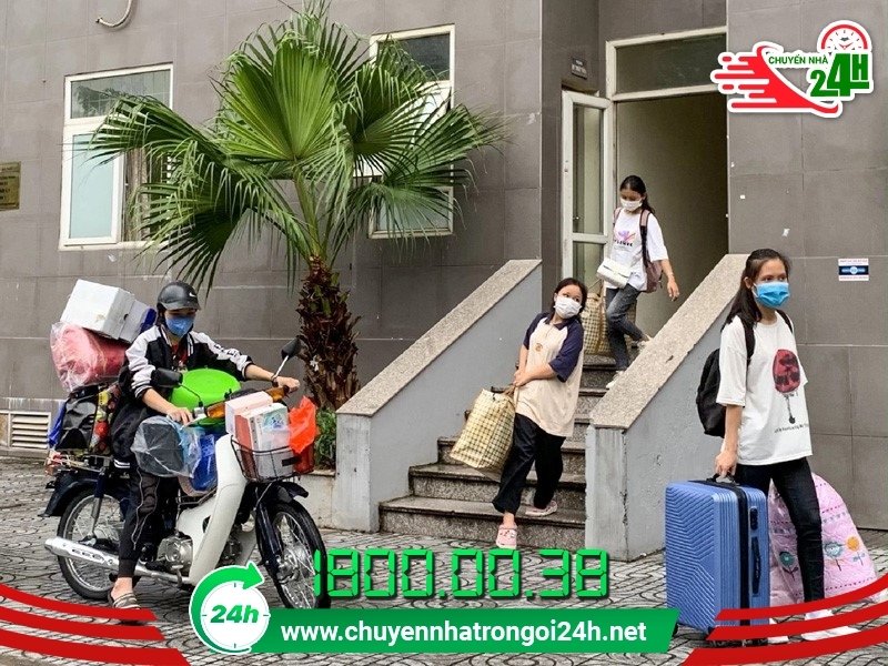 Để tránh vất vả khi chuyển đồ bạn nên gọi dịch vụ vận chuyển chuyên nghiệp
