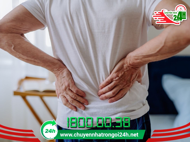 Mang vác những đồ nặng như két sắt không đúng kỹ thuật dễ dẫn đến chấn thương
