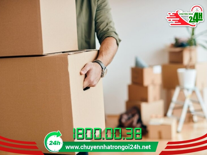 Nếu ít đồ đạc bạn có thể chủ động đi bằng xe máy