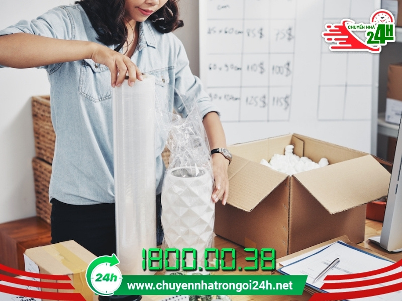 Đóng gói đồ đạc cẩn thận