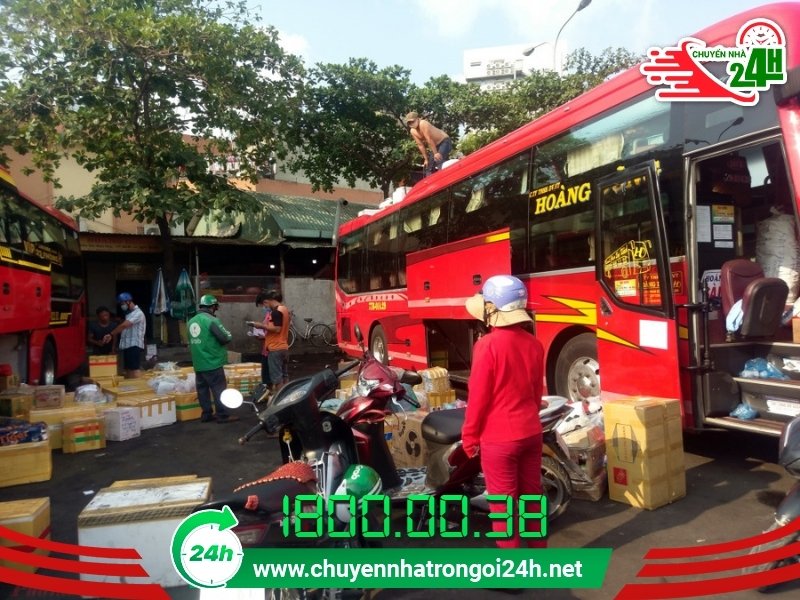 Gửi đồ đạc về quê bằng xe khách nhưng tiềm ẩn nguy cơ bị “chặt chém”