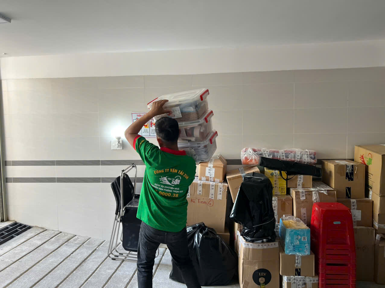 Nhân viên Chuyển nhà trọn gói 24h đóng gói đồ đạc chuyên nghiệp gọn gàng
