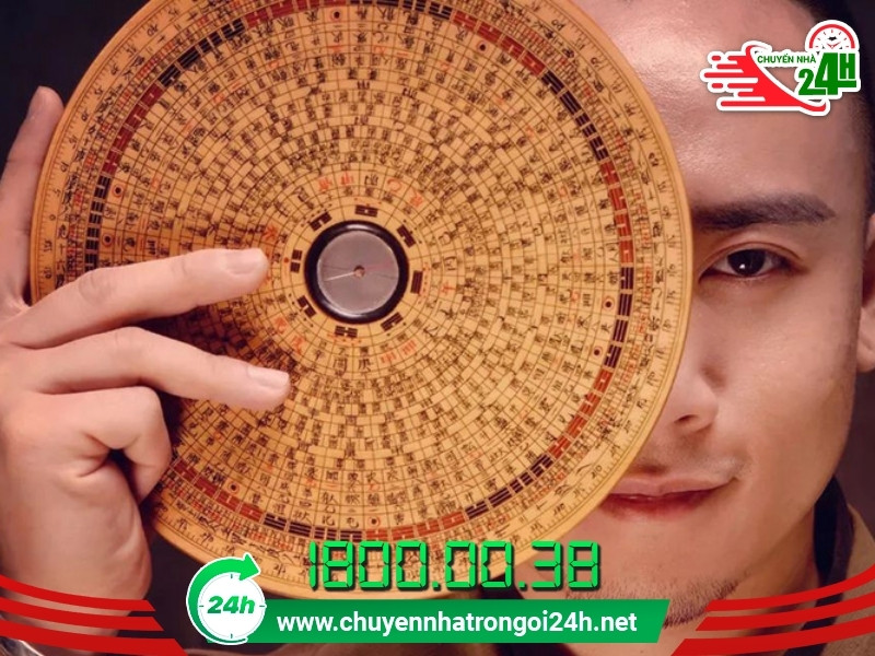Tham khảo ý kiến của chuyên gia phong thủy và xem lịch vạn niên