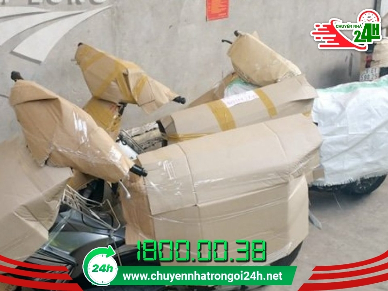Toàn bộ gương chiếu hậu đã được tháo rời khỏi xe