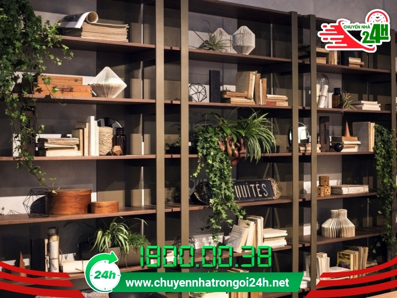 Cần dọn sạch kệ sách trước khi tháo rời các bộ phận của kệ