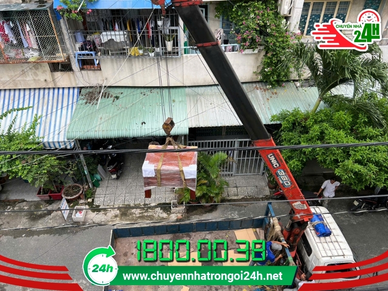 Dịch vụ cẩu kéo đồ lên cao từ Chuyển Nhà Trọn Gói 24H