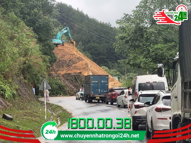 Đèo dốc hiểm trở gây khó khăn khi chuyển nhà Lai Châu