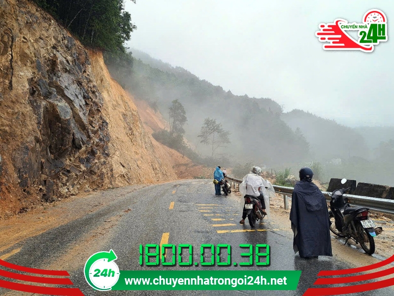 Đường đèo hiểm trở trên QL4D tuyến Lai Châu-Lào Cai