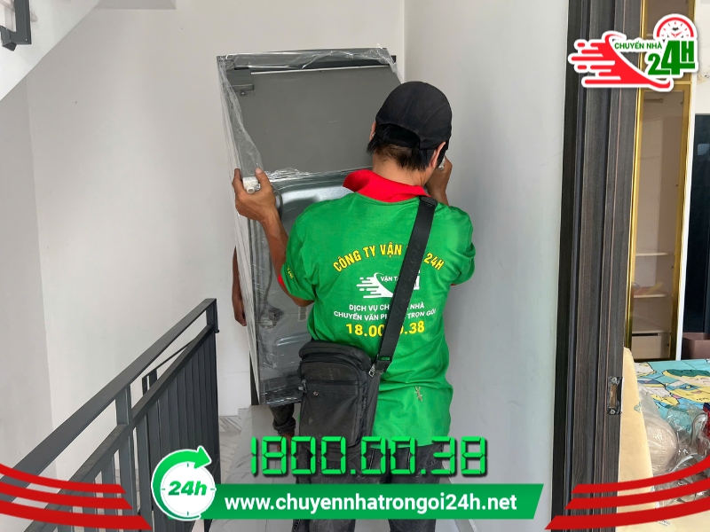 Nhân viên Chuyển Nhà Trọn Gói 24H thao tác chuyên nghiệp, nhiệt tình