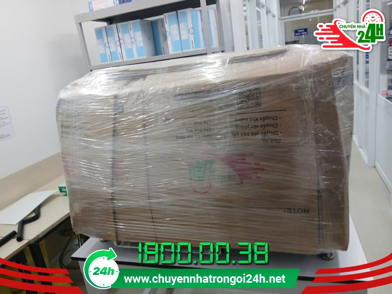 Quy trình bọc lót 5 lớp bảo vệ tuyệt đối cho đồ gỗ mỹ nghệ đắt tiền của khách hàng tại Gia Viễn.