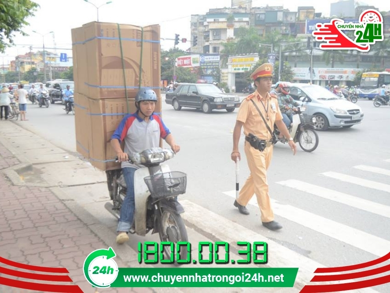 Nắm rõ quy định giúp việc chở tủ lạnh bằng xe máy an toàn và không phạm luật