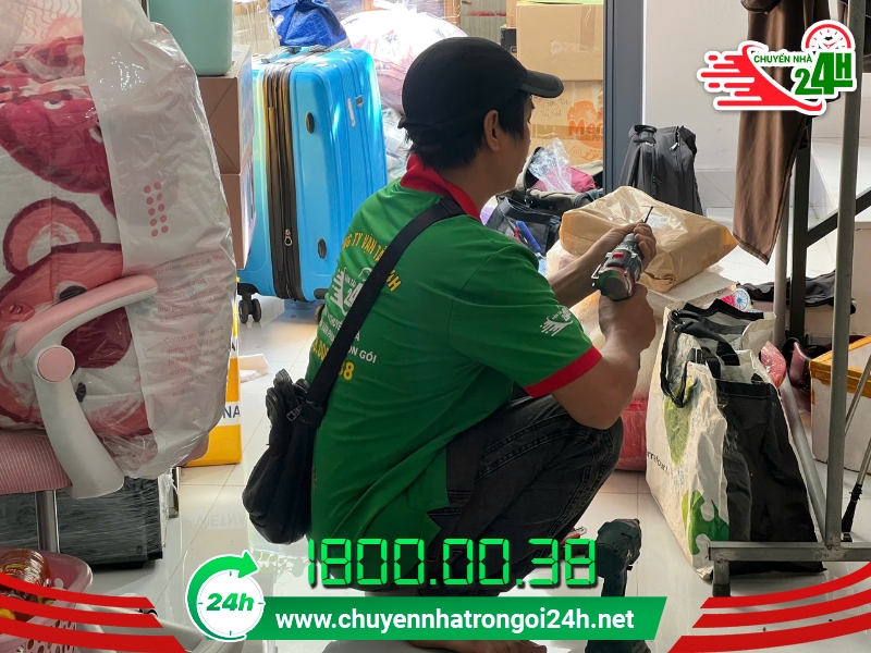 Tháo rời đồ nội thất lớn giúp giảm khó khăn khi di chuyển