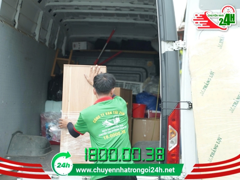 Tại sao nên thuê thợ tháo lắp giường thay vì tự làm?