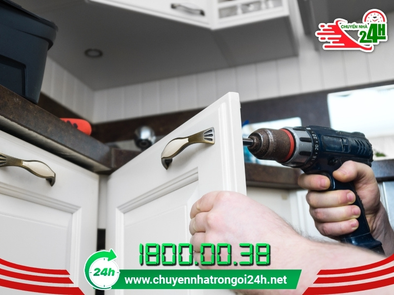 Tại sao không nên tự tháo lắp tủ bếp tại nhà?