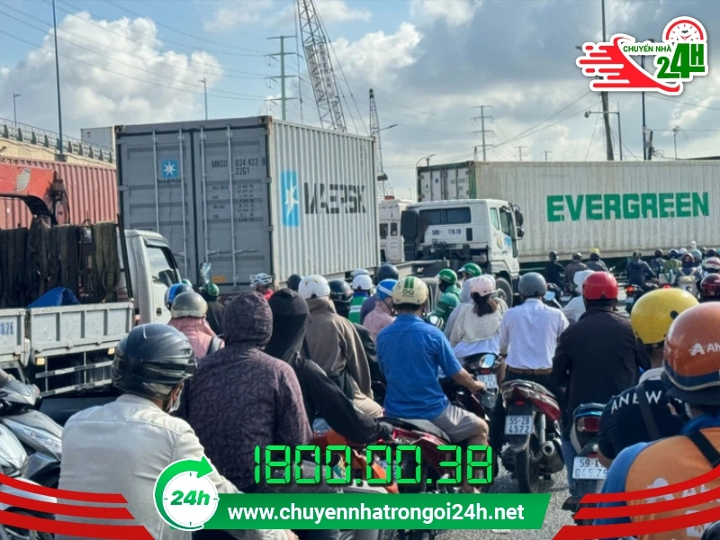 Giao thông đông đúc ảnh hưởng trực tiếp đến hiện quả chuyển trọ phường Cát Lái
