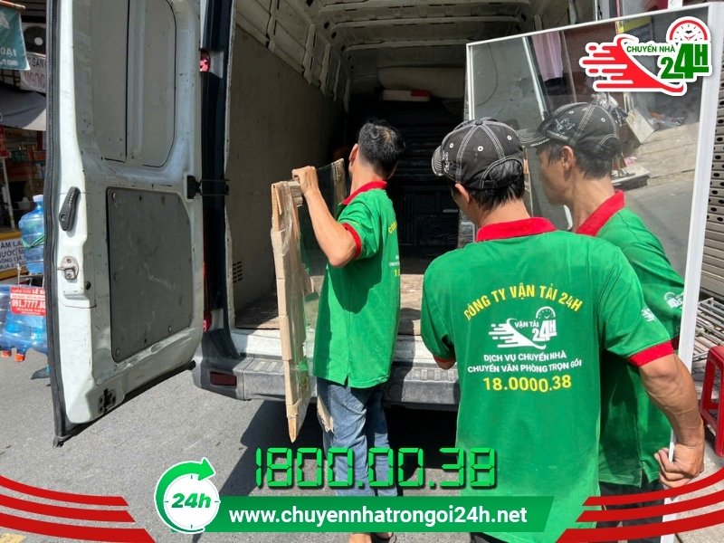 Nhân viên Chuyển Nhà Trọn Gói 24H chuyển trọ nhanh chóng, chuyên nghiệp và nhiệt tình
